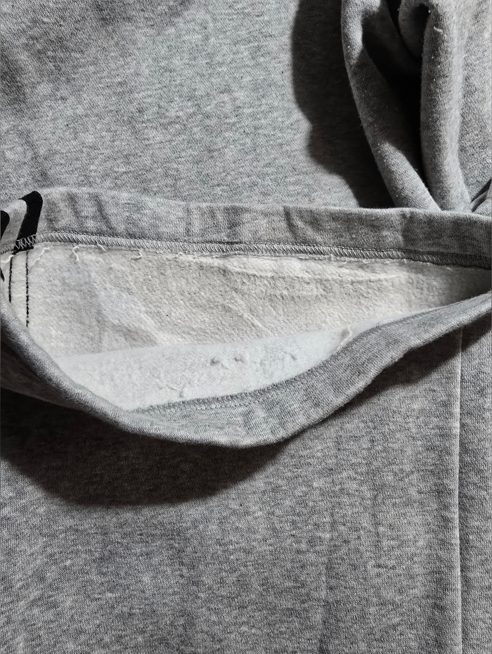 Adidas gray sweatpants with classic black 3-stripe detail and embroidered logo - Picture 5 of 9
